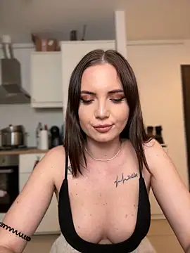 AvaGianna online show from 12/12/24, 11:03