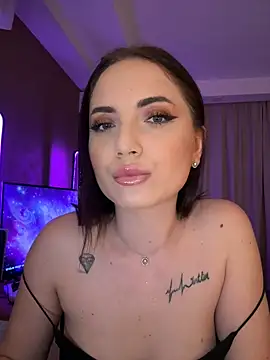 AvaGianna online show from 01/21/25, 04:37