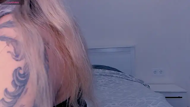 Snapshot of MeowRinnie chatting on 09/13/25, 10:48 MeowRinnie online show from 09/13/25, 10:48