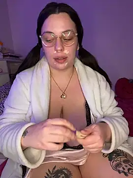 Snapshot of milkyhonybaby chatting on 03/05/25, 12:16 milkyhonybaby online show from 03/05/25, 12:16