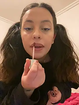 Snapshot of milkyhonybaby chatting on 03/11/25, 10:31 milkyhonybaby online show from 03/11/25, 10:31