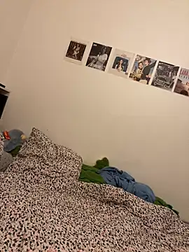 Snapshot of milkyhonybaby chatting on 10/25/25, 10:48 milkyhonybaby online show from 10/25/25, 10:48