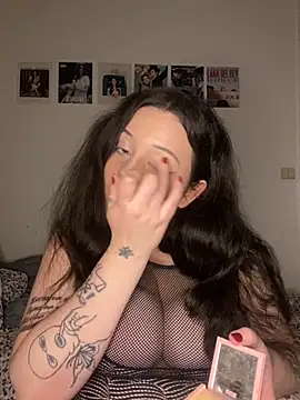 Snapshot of milkyhonybaby chatting on 10/29/25, 08:54 milkyhonybaby online show from 10/29/25, 08:54