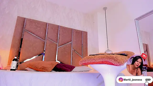 Martinaa Jones  online show from 03/10/25, 07:29