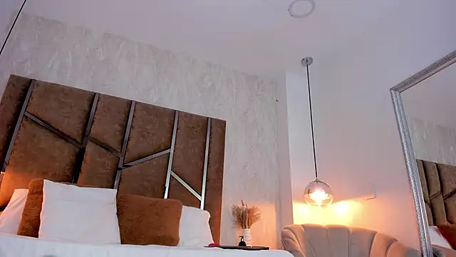 Martinaa Jones  online show from 02/09/26, 12:20