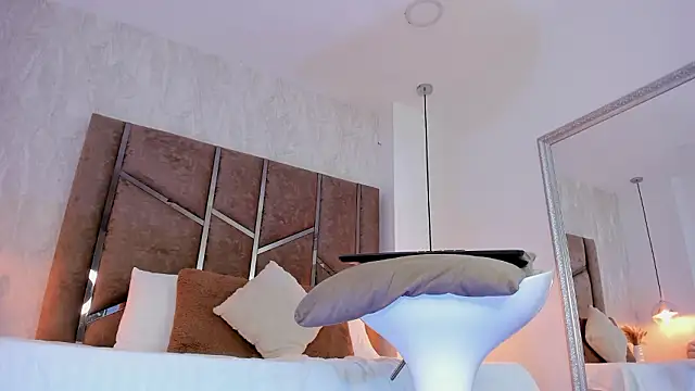 Martinaa Jones  online show from 03/15/26, 12:33