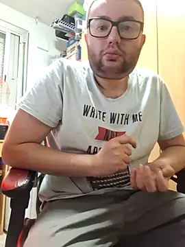 Javier bear online show from 04/15/26, 01:29