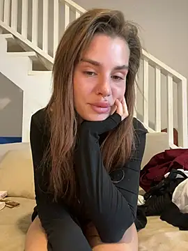 Snapshot of EmiliaCatalina chatting on 01/03/25, 08:01 EmiliaCatalina online show from 01/03/25, 08:01