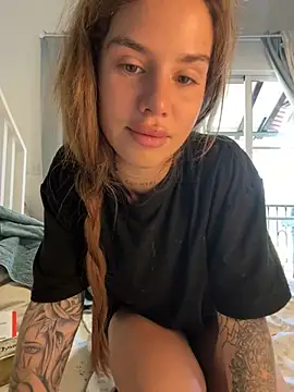 Snapshot of EmiliaCatalina chatting on 01/29/25, 07:53 EmiliaCatalina online show from 01/29/25, 07:53