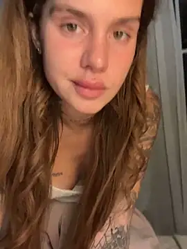 Snapshot of EmiliaCatalina chatting on 01/31/25, 02:15 EmiliaCatalina online show from 01/31/25, 02:15