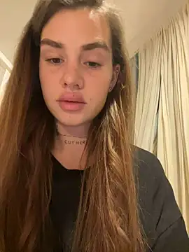 Snapshot of EmiliaCatalina chatting on 02/22/25, 03:01 EmiliaCatalina online show from 02/22/25, 03:01