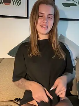 Snapshot of EmiliaCatalina chatting on 09/08/25, 08:41 EmiliaCatalina online show from 09/08/25, 08:41