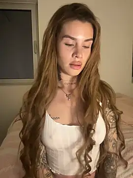 EmiliaCatalina online show from 05/01/26, 12:59