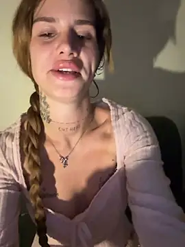 EmiliaCatalina online show from 06/07/26, 11:19