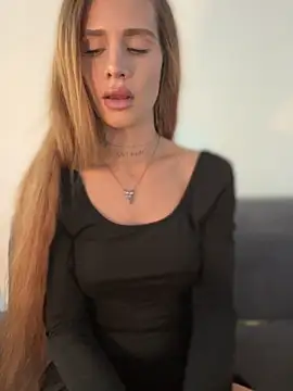 EmiliaCatalina online show from 06/27/26, 07:08