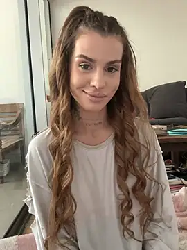 EmiliaCatalina online show from 07/25/26, 05:54