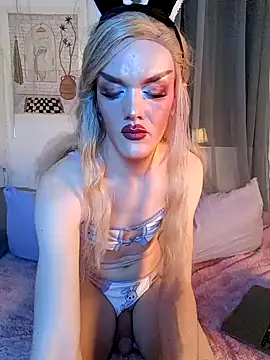 LillyAmore online show from 12/29/24, 07:43