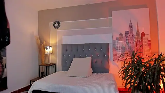 missmegann online show from 12/15/24, 12:28