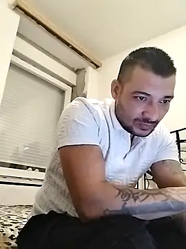 Snapshot of Zoltanioan26 chatting on 10/24/25, 10:17 Zoltanioan26 online show from 10/24/25, 10:17