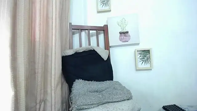 Snapshot of candyladyboy chatting on 02/06/25, 09:49 candyladyboy online show from 02/06/25, 09:49