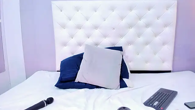 Snapshot of NICOLSKINNY1 chatting on 10/24/25, 09:22 NICOLSKINNY1 online show from 10/24/25, 09:22