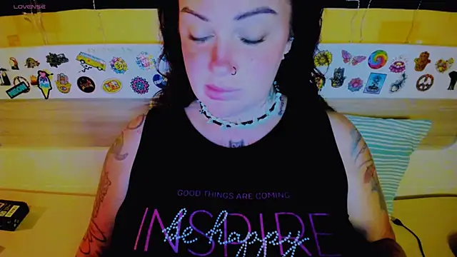 EllieOz online show from 09/08/25, 05:01