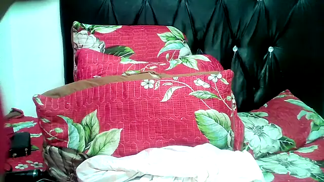 Snapshot of Hotxchickk chatting on 12/21/25, 08:21 Hotxchickk online show from 12/21/25, 08:21