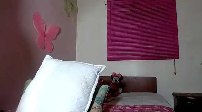 Snapshot of hazisabel chatting on 12/05/24, 02:42 hazisabel online show from 12/05/24, 02:42