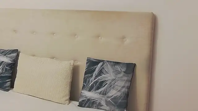 CassieHilton online show from 10/18/25, 07:03