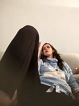 Snapshot of LauraBaby chatting on 10/08/25, 06:27 LauraBaby online show from 10/08/25, 06:27