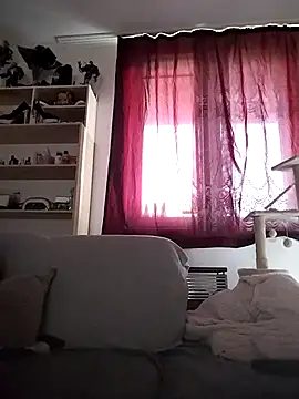 Snapshot of LauraBaby chatting on 10/19/25, 12:17 LauraBaby online show from 10/19/25, 12:17