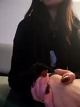 Snapshot of LauraBaby chatting on 11/14/25, 10:07 LauraBaby online show from 11/14/25, 10:07