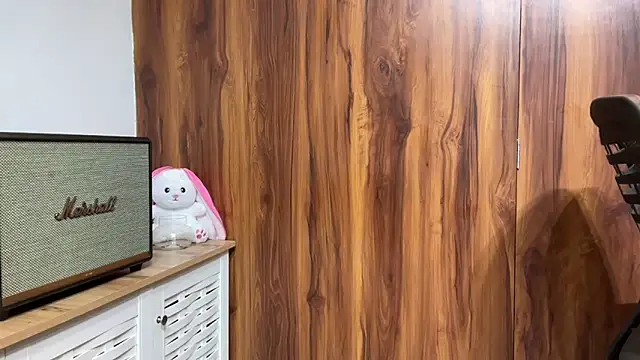 julie 08 online show from 04/10/26, 06:45