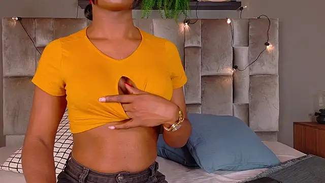 nahomi campbell online show from 12/02/25, 07:42