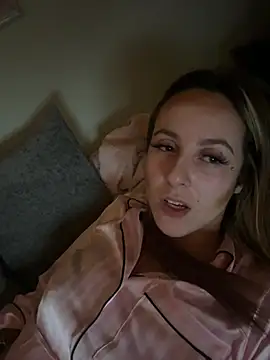 Snapshot of Miss_emilee chatting on 12/17/24, 11:38 Miss emilee online show from 12/17/24, 11:38