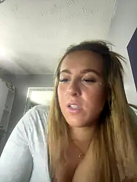 Snapshot of Miss_emilee chatting on 09/18/25, 08:22 Miss emilee online show from 09/18/25, 08:22