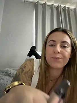 Snapshot of Miss_emilee chatting on 10/28/25, 02:20 Miss emilee online show from 10/28/25, 02:20