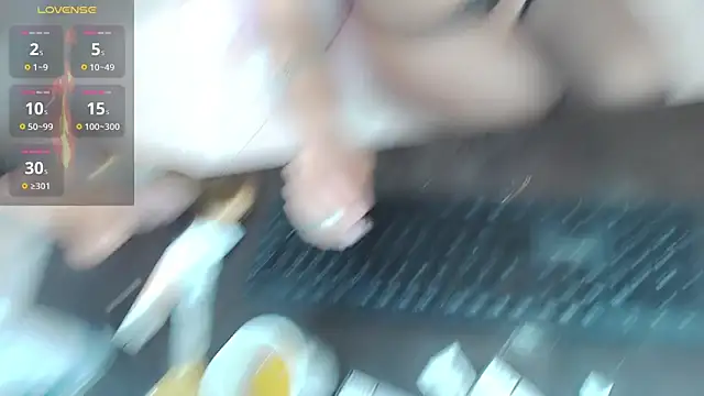 Snapshot of sasha_mom69_ chatting on 03/05/25, 03:18 sasha mom69 online show from 03/05/25, 03:18