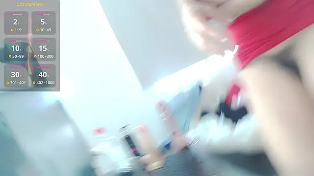 Snapshot of sasha_mom69_ chatting on 03/15/25, 08:43 sasha mom69 online show from 03/15/25, 08:43