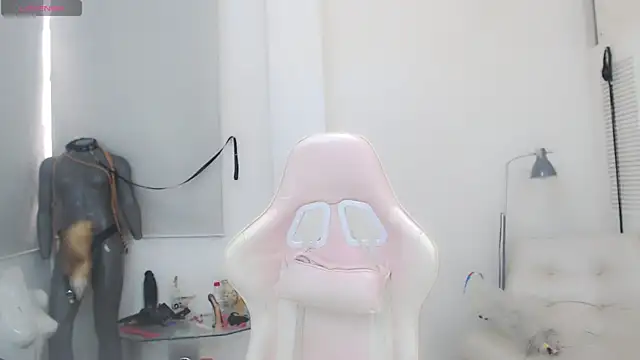 Snapshot of sasha_mom69_ chatting on 11/12/25, 03:45 sasha mom69 online show from 11/12/25, 03:45