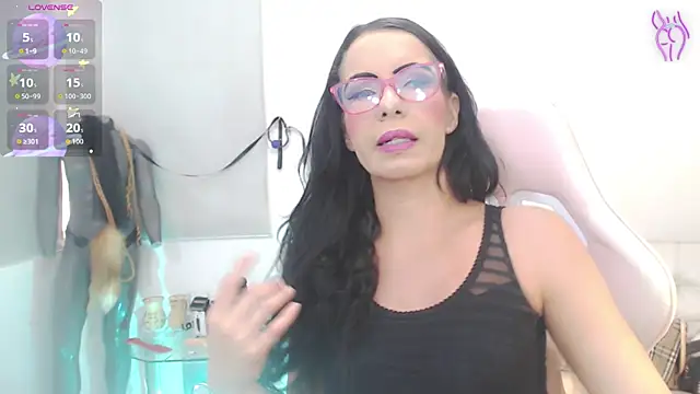 Snapshot of sasha_mom69_ chatting on 11/29/25, 03:48 sasha mom69 online show from 11/29/25, 03:48