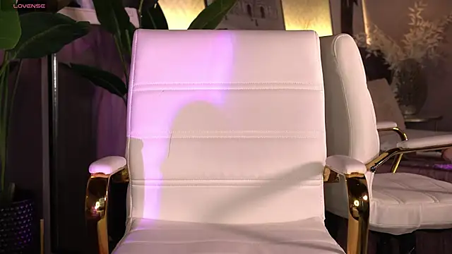 ElleDiane online show from 03/07/25, 04:13