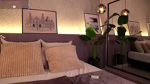 ElleDiane online show from 09/09/25, 10:42