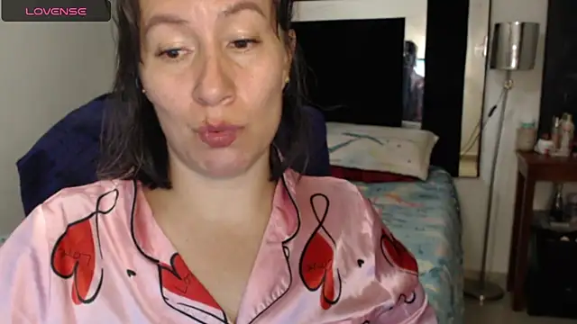 Snapshot of CATRINA-83 chatting on 04/22/26, 01:01 CATRINA-83 online show from 04/22/26, 01:01