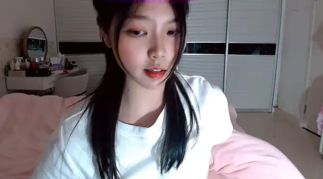 Snapshot of -Lucky_Girl chatting on 01/13/25, 02:21 -Lucky Girl online show from 01/13/25, 02:21