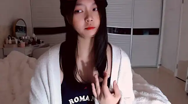 Snapshot of -Lucky_Girl chatting on 01/18/25, 11:43 -Lucky Girl online show from 01/18/25, 11:43