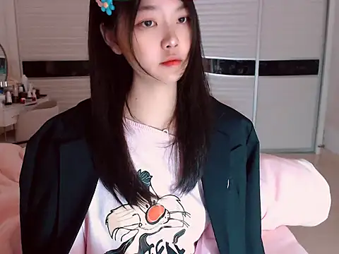 Snapshot of -Lucky_Girl chatting on 02/04/25, 01:56 -Lucky Girl online show from 02/04/25, 01:56