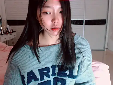 Snapshot of -Lucky_Girl chatting on 02/08/25, 11:33 -Lucky Girl online show from 02/08/25, 11:33