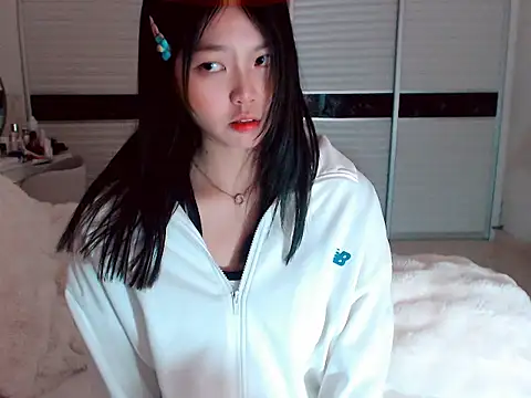 Snapshot of -Lucky_Girl chatting on 02/10/25, 02:52 -Lucky Girl online show from 02/10/25, 02:52