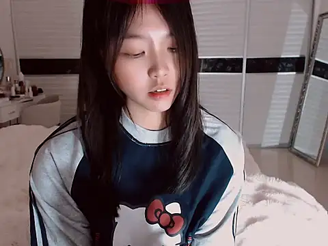 Snapshot of -Lucky_Girl chatting on 02/12/25, 11:40 -Lucky Girl online show from 02/12/25, 11:40